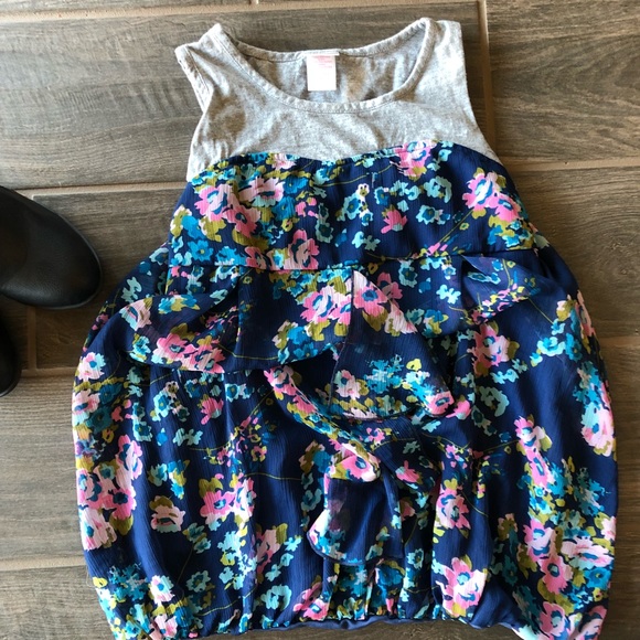 Other - Floral ruffled tank top